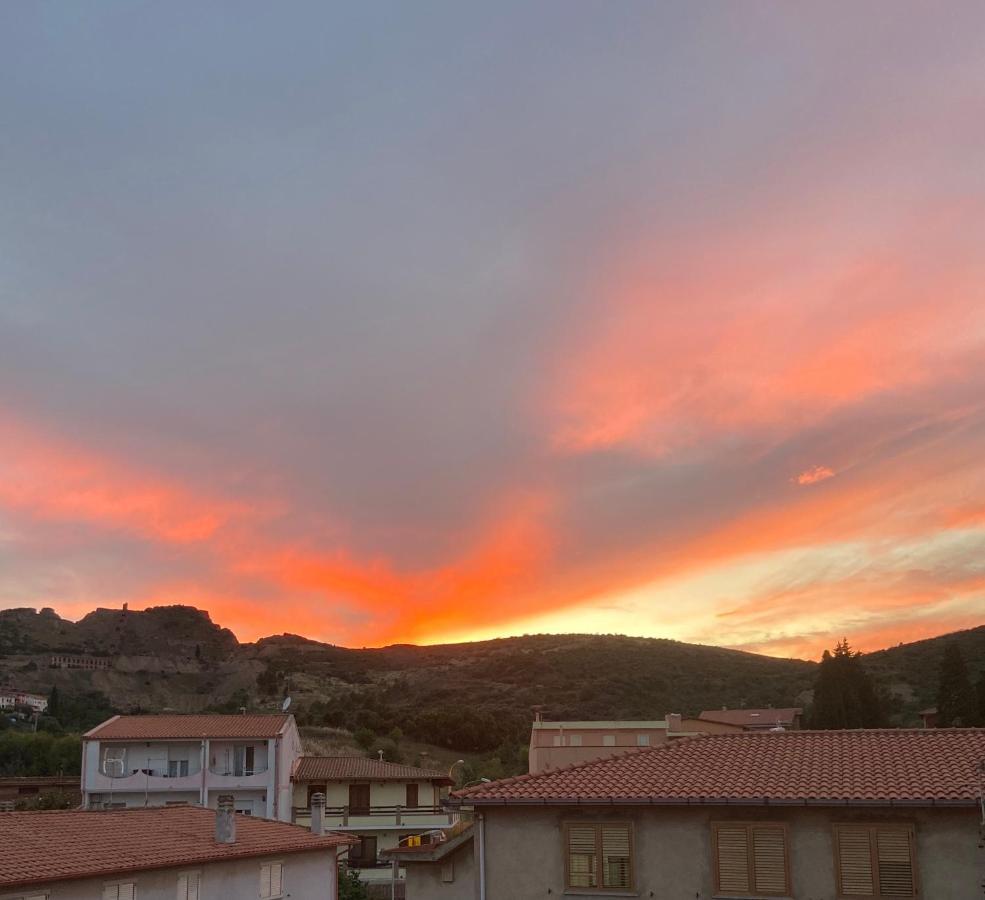 Pozzo Sella Aparthouse - Tramonto Sulla Miniera Iglesias Eksteriør bilde